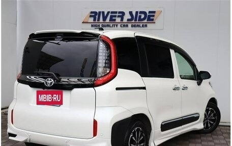 Toyota Sienta, 2022 год, 1 044 000 рублей, 5 фотография