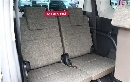 Toyota Sienta, 2022 год, 1 044 000 рублей, 12 фотография