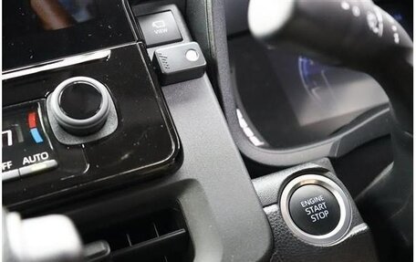 Toyota Sienta, 2022 год, 1 044 000 рублей, 38 фотография