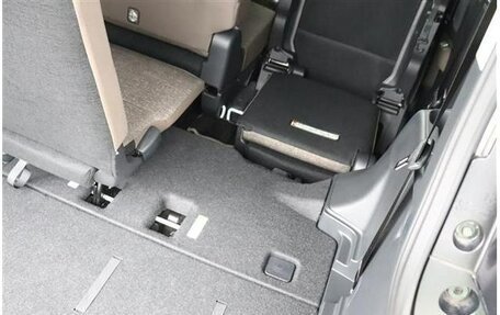 Toyota Sienta, 2022 год, 1 044 000 рублей, 29 фотография