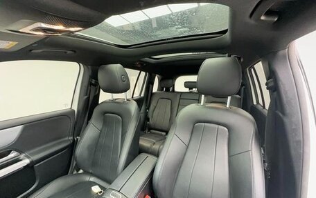 Mercedes-Benz GLB, 2022 год, 2 500 300 рублей, 12 фотография