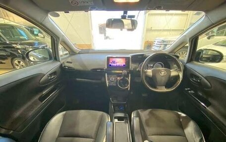 Toyota Wish II, 2017 год, 1 100 000 рублей, 15 фотография