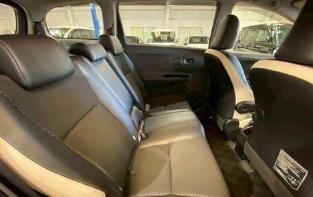 Toyota Wish II, 2017 год, 1 100 000 рублей, 18 фотография