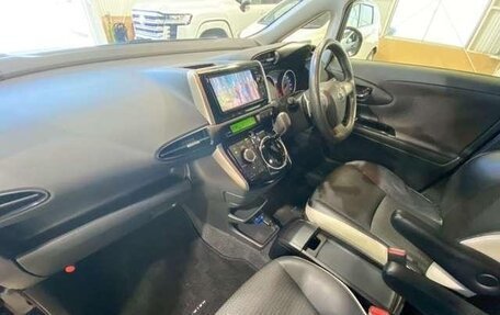 Toyota Wish II, 2017 год, 1 100 000 рублей, 23 фотография