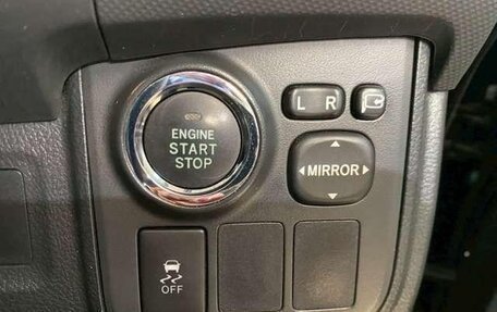 Toyota Wish II, 2017 год, 1 100 000 рублей, 29 фотография