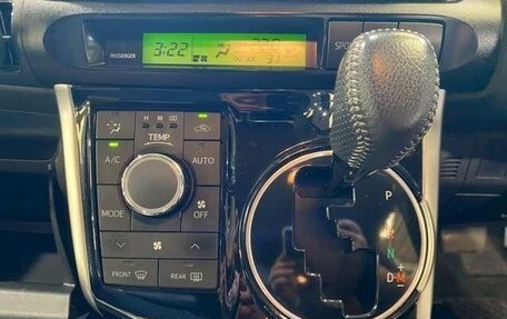 Toyota Wish II, 2017 год, 1 100 000 рублей, 34 фотография