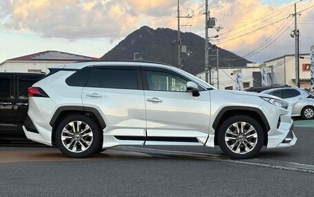 Toyota RAV4, 2022 год, 4 100 001 рублей, 5 фотография