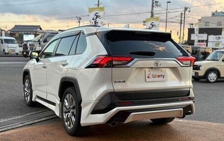 Toyota RAV4, 2022 год, 4 100 001 рублей, 7 фотография