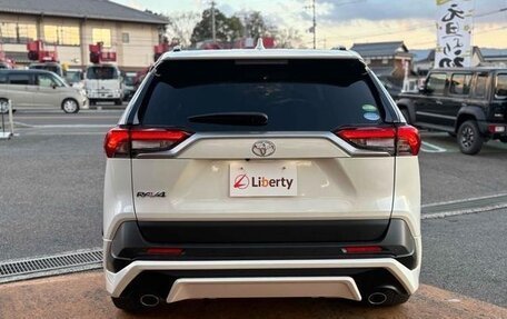 Toyota RAV4, 2022 год, 4 100 001 рублей, 8 фотография