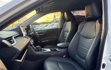 Toyota RAV4, 2022 год, 4 100 001 рублей, 18 фотография