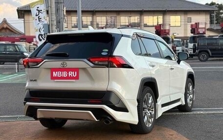 Toyota RAV4, 2022 год, 4 100 001 рублей, 6 фотография