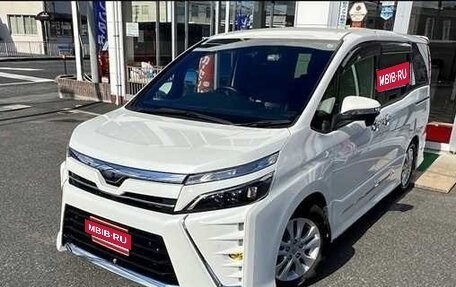 Toyota Voxy III, 2021 год, 2 090 000 рублей, 1 фотография