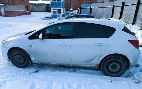 Opel Astra J, 2011 год, 620 000 рублей, 2 фотография