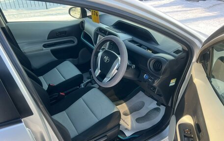 Toyota Aqua I, 2013 год, 849 999 рублей, 14 фотография