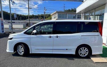 Toyota Voxy III, 2021 год, 2 090 000 рублей, 4 фотография