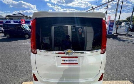 Toyota Voxy III, 2021 год, 2 090 000 рублей, 6 фотография