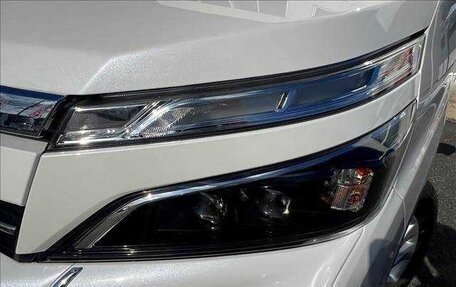 Toyota Voxy III, 2021 год, 2 090 000 рублей, 8 фотография