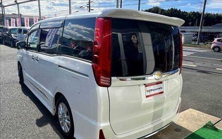 Toyota Voxy III, 2021 год, 2 090 000 рублей, 7 фотография