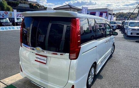 Toyota Voxy III, 2021 год, 2 090 000 рублей, 5 фотография