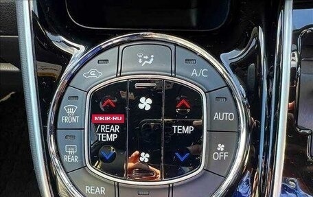 Toyota Voxy III, 2021 год, 2 090 000 рублей, 14 фотография