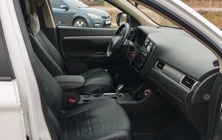 Mitsubishi Outlander III рестайлинг 3, 2012 год, 950 000 рублей, 6 фотография