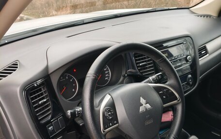 Mitsubishi Outlander III рестайлинг 3, 2012 год, 950 000 рублей, 11 фотография