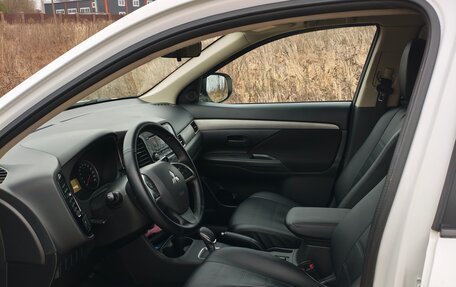 Mitsubishi Outlander III рестайлинг 3, 2012 год, 950 000 рублей, 10 фотография