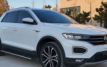 Volkswagen T-Roc I, 2022 год, 1 790 001 рублей, 3 фотография