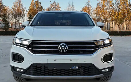 Volkswagen T-Roc I, 2022 год, 1 790 001 рублей, 2 фотография