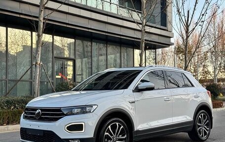 Volkswagen T-Roc I, 2022 год, 1 290 000 рублей, 2 фотография