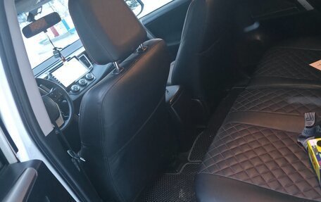 Toyota RAV4, 2014 год, 1 550 000 рублей, 8 фотография