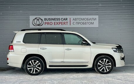 Toyota Land Cruiser 200, 2018 год, 7 870 000 рублей, 4 фотография