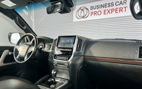 Toyota Land Cruiser 200, 2018 год, 7 870 000 рублей, 30 фотография