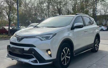 Toyota RAV4, 2018 год, 1 864 000 рублей, 5 фотография