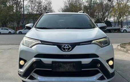 Toyota RAV4, 2018 год, 1 864 000 рублей, 6 фотография