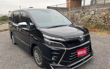 Toyota Voxy III, 2021 год, 2 137 000 рублей, 1 фотография