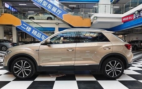 Volkswagen T-Roc I, 2021 год, 1 900 000 рублей, 2 фотография