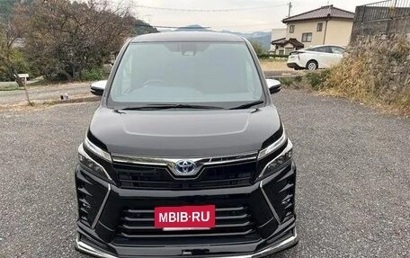 Toyota Voxy III, 2021 год, 2 137 000 рублей, 7 фотография