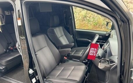 Toyota Voxy III, 2021 год, 2 137 000 рублей, 9 фотография