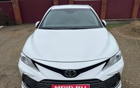 Toyota Camry, 2021 год, 3 290 000 рублей, 1 фотография