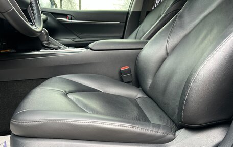 Toyota Camry, 2021 год, 3 290 000 рублей, 20 фотография