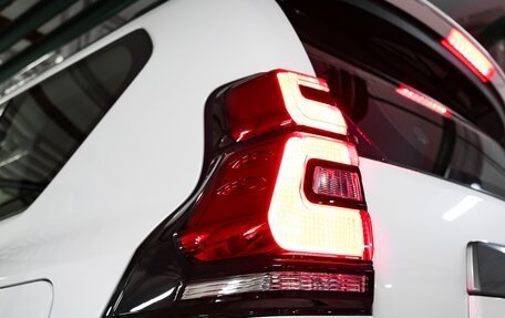 Toyota Land Cruiser Prado 150 рестайлинг 2, 2022 год, 6 100 000 рублей, 4 фотография