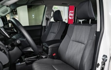 Toyota Land Cruiser Prado 150 рестайлинг 2, 2022 год, 6 100 000 рублей, 6 фотография