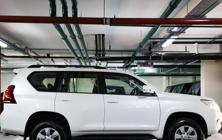 Toyota Land Cruiser Prado 150 рестайлинг 2, 2022 год, 6 100 000 рублей, 11 фотография