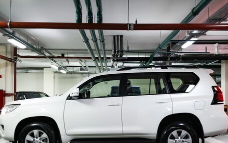 Toyota Land Cruiser Prado 150 рестайлинг 2, 2022 год, 6 100 000 рублей, 9 фотография