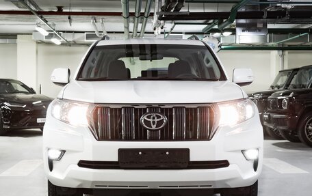 Toyota Land Cruiser Prado 150 рестайлинг 2, 2022 год, 6 100 000 рублей, 10 фотография