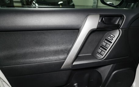 Toyota Land Cruiser Prado 150 рестайлинг 2, 2022 год, 6 100 000 рублей, 18 фотография