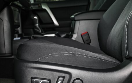 Toyota Land Cruiser Prado 150 рестайлинг 2, 2022 год, 6 100 000 рублей, 22 фотография