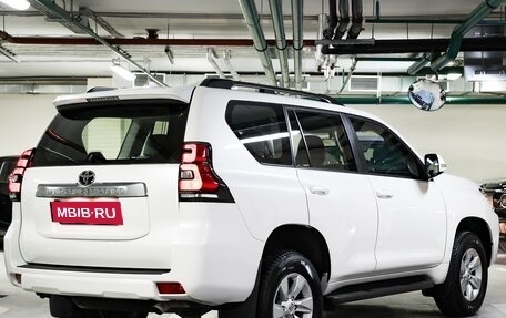 Toyota Land Cruiser Prado 150 рестайлинг 2, 2022 год, 6 100 000 рублей, 12 фотография