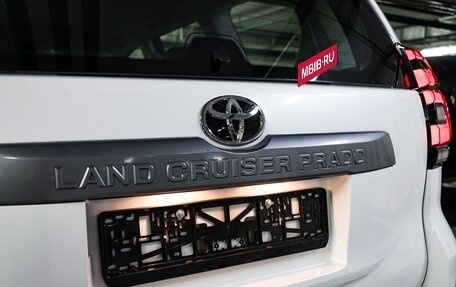 Toyota Land Cruiser Prado 150 рестайлинг 2, 2022 год, 6 100 000 рублей, 13 фотография